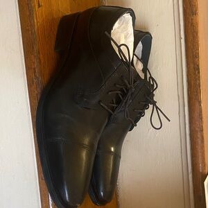 Johnston and Murphy Gibbons Classic Black Leather Men's Dress Shoes